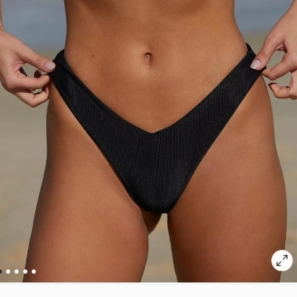 Beach Riot Bikini Set - Picture 4 of 8